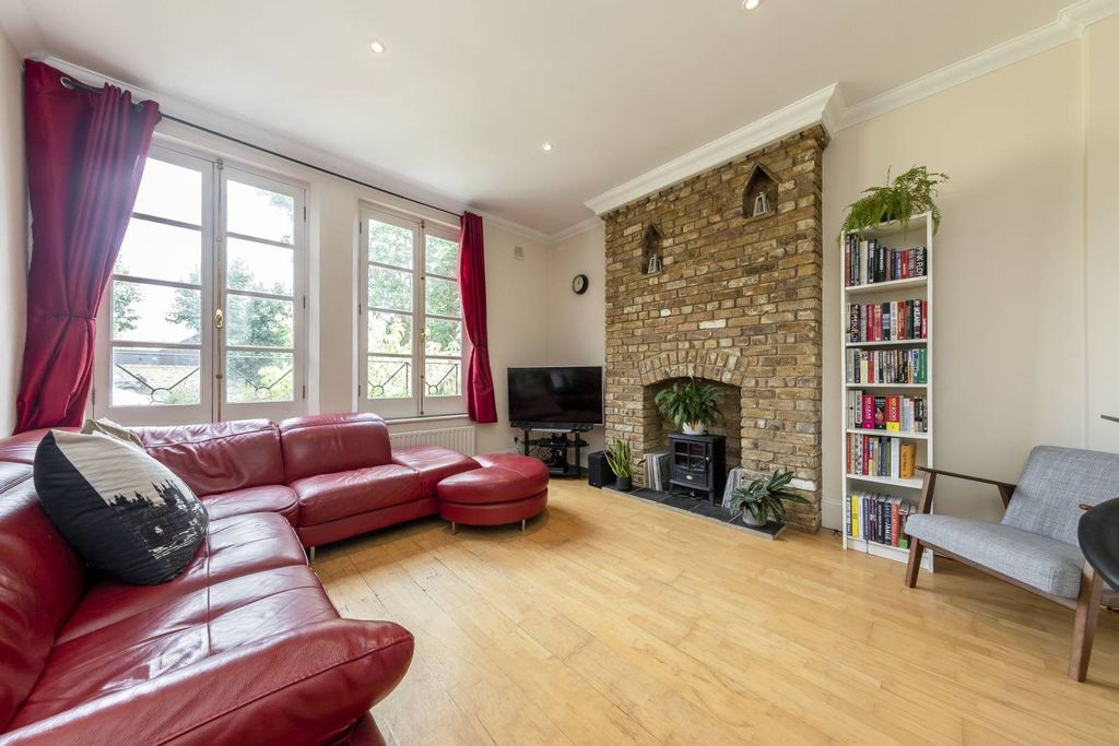 Property photo 2 of 9