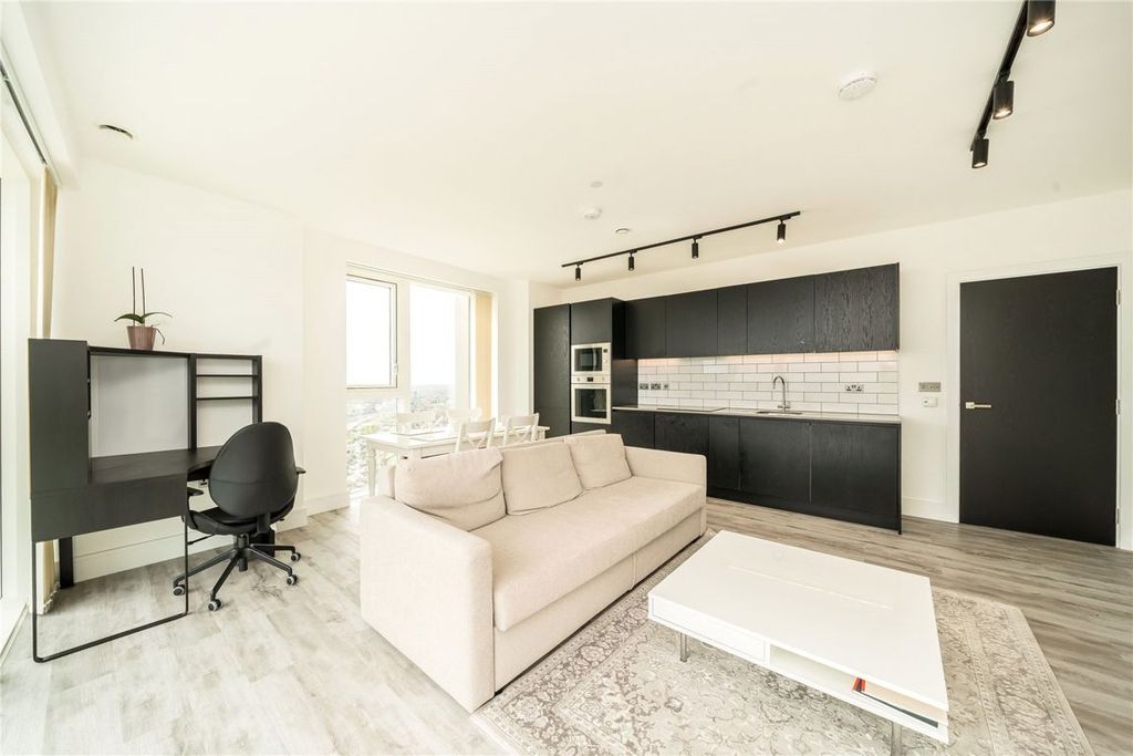 Property photo 2 of 10