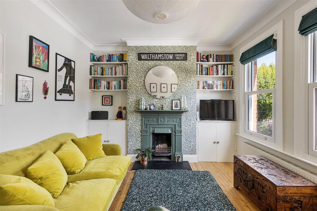 Property photo 2 of 33 Bemsted Road, E17