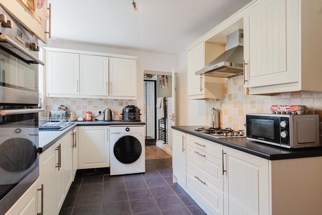 Property photo 3 of 35 40 Station Road, Burton Latimer (13 Of 36).Jpg