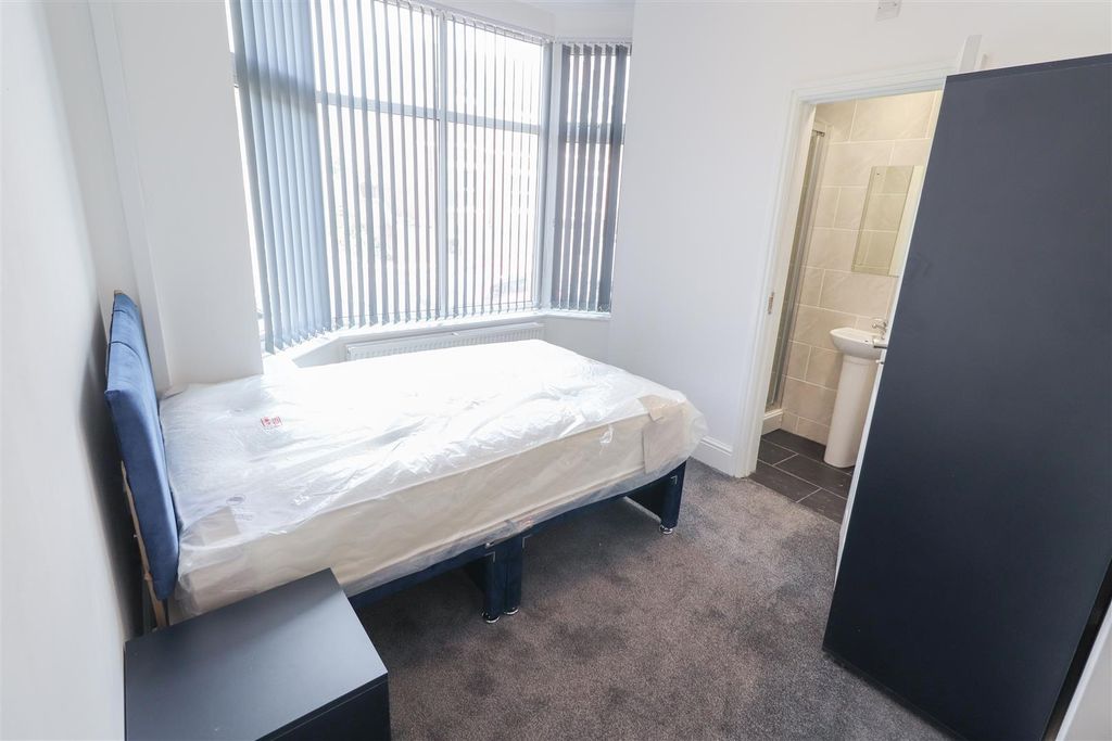 Property photo 1 of 12 36 Albany Road-8.Jpg