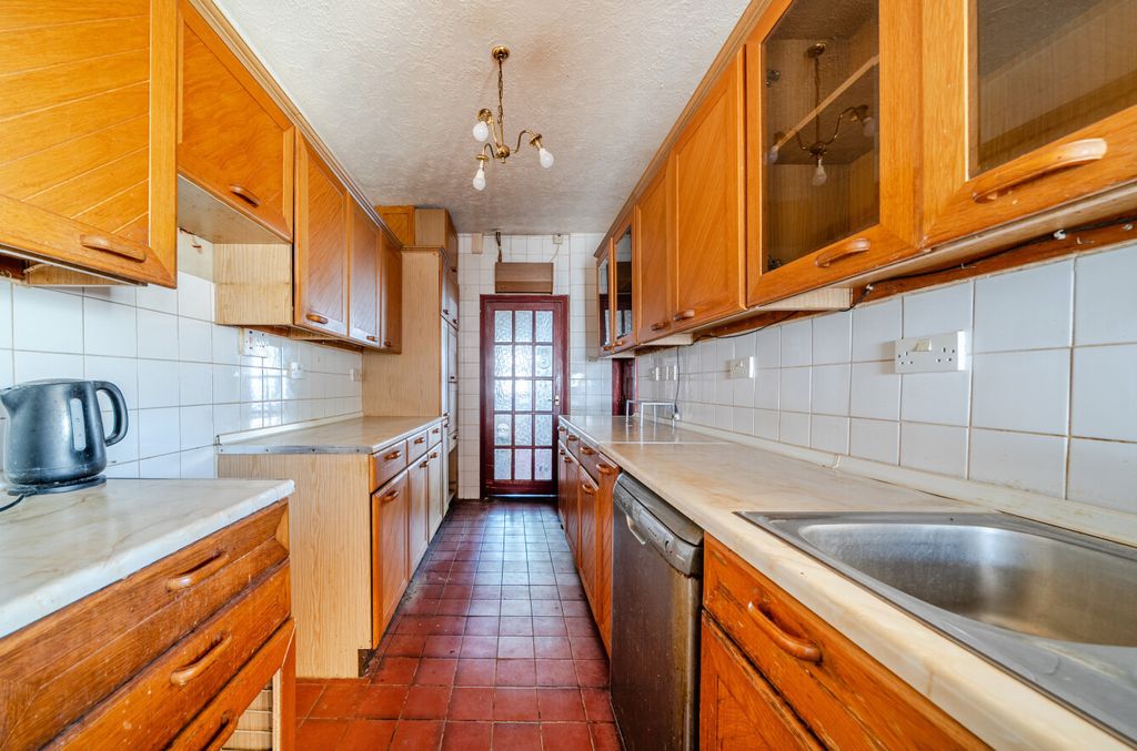 Property photo 3 of 13 1431724-7-69Fb641...