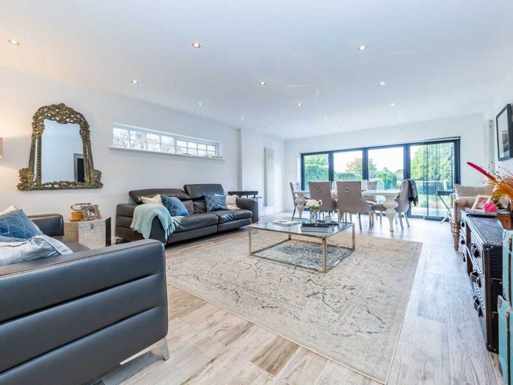 Property photo 2 of 13