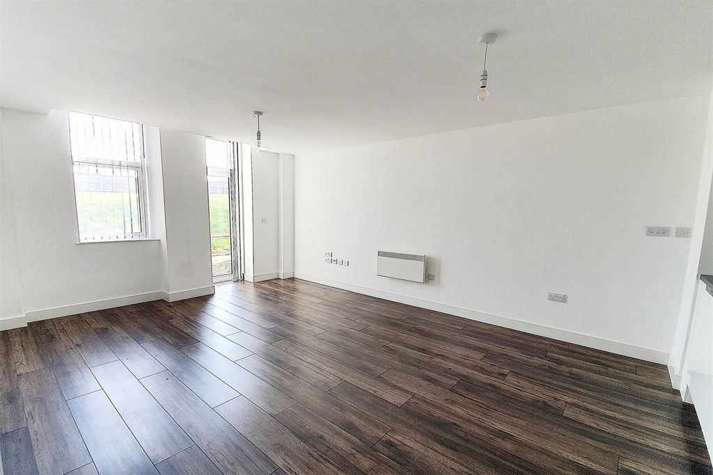 Property photo 3 of 4