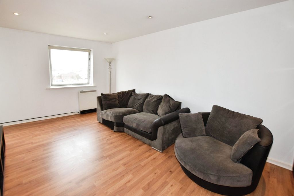 Property photo 1 of 17 Picture No. 06