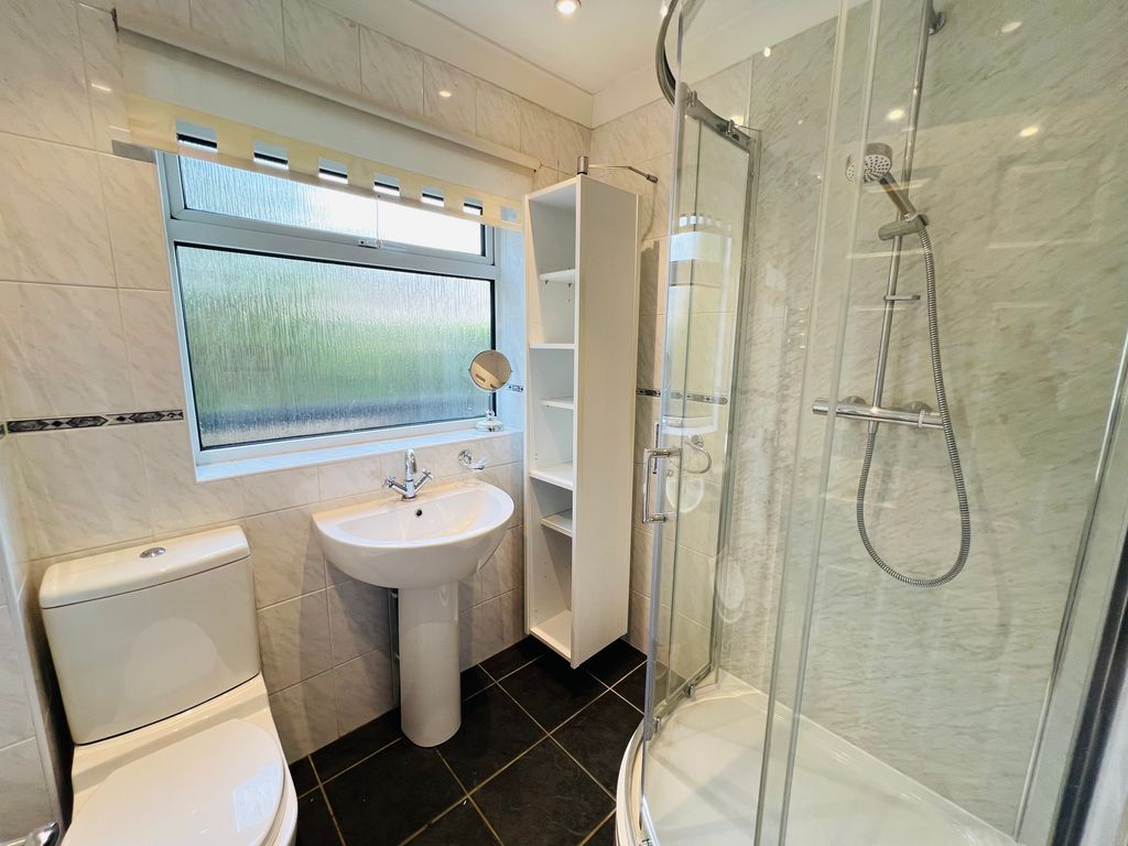 Property photo 3 of 13 Bathroom