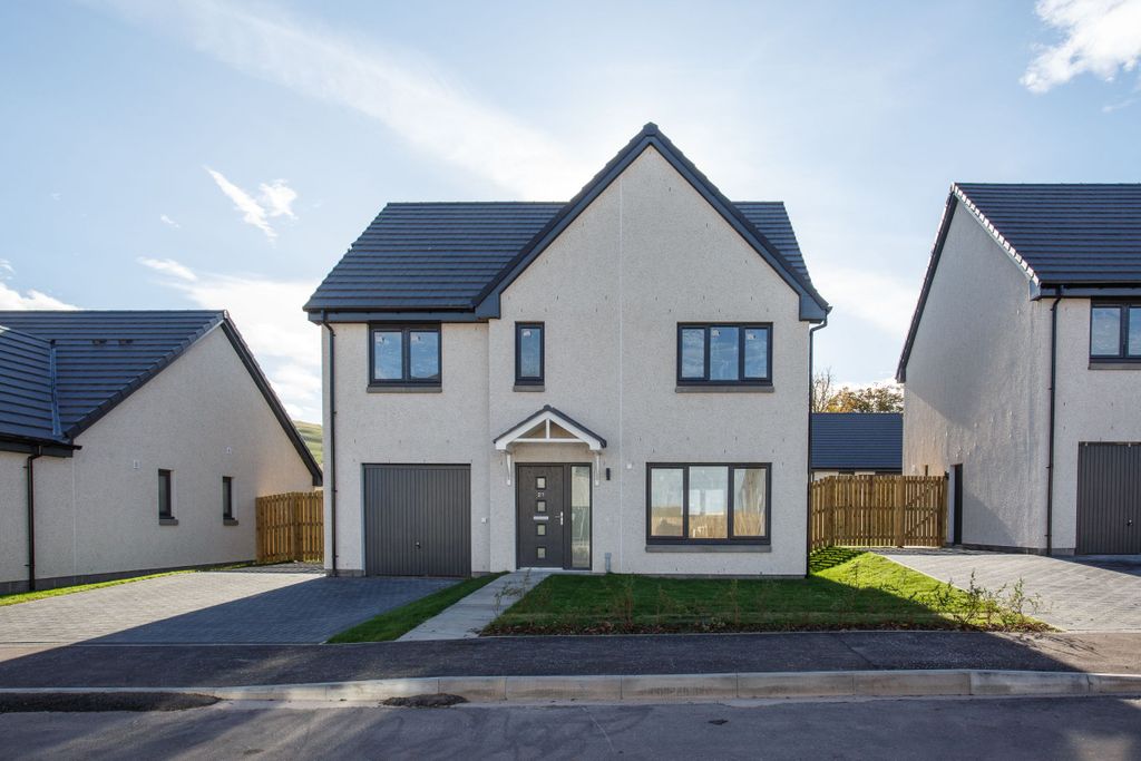 Property photo 2 of 23