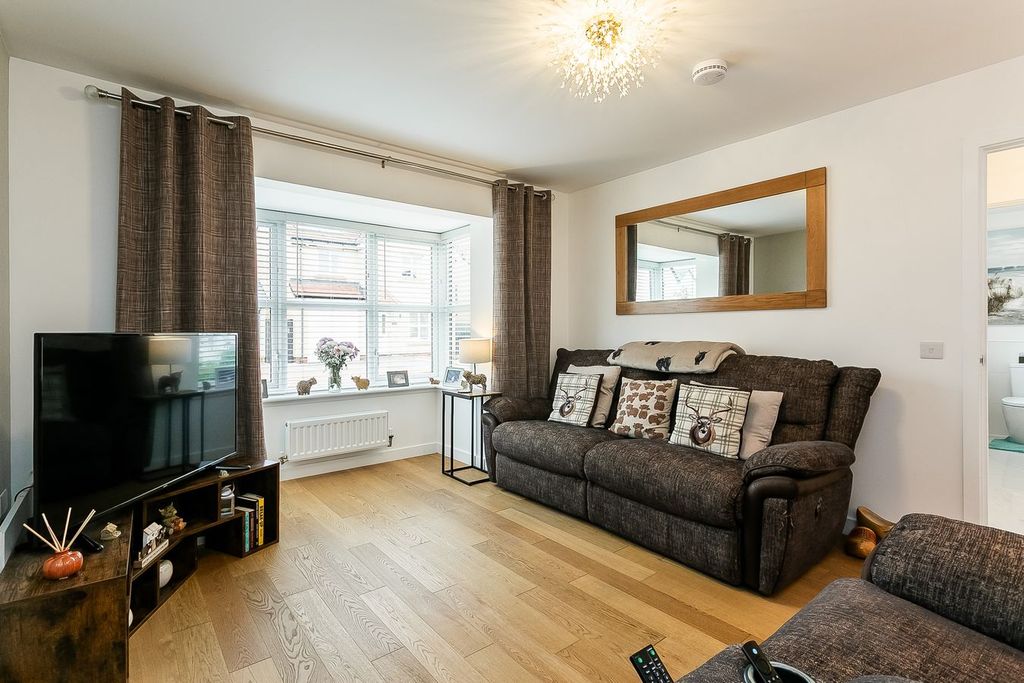 Property photo 2 of 33