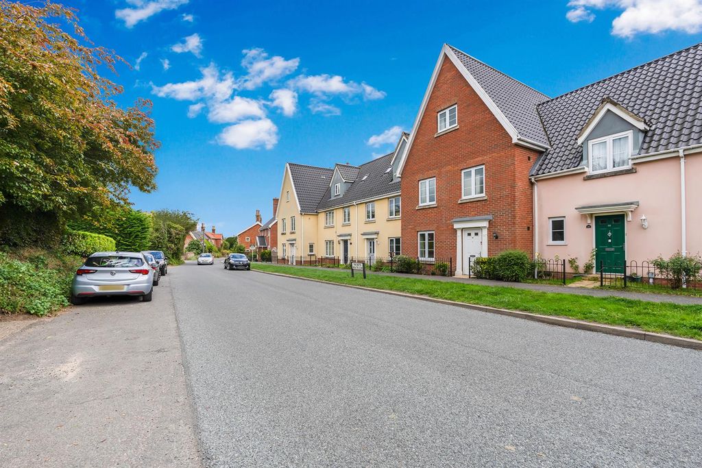 Property photo 1 of 17 Front Aspect