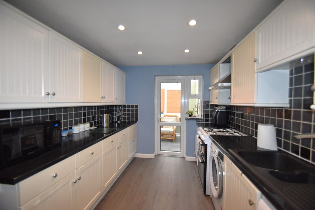 Property photo 3 of 16 Picture No. 30