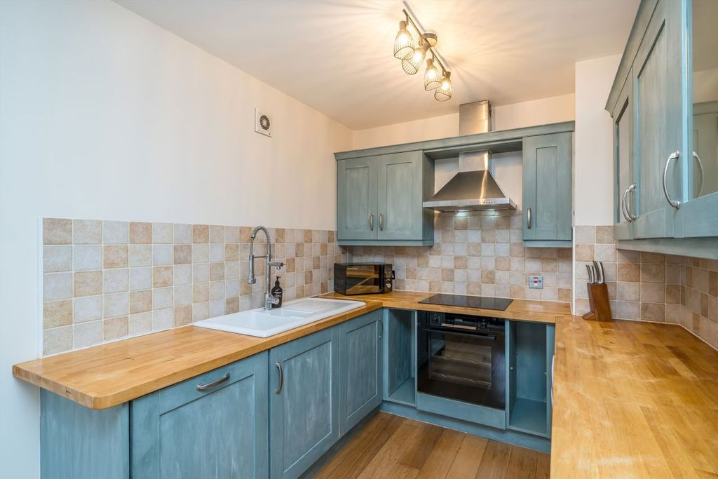 Property photo 3 of 9