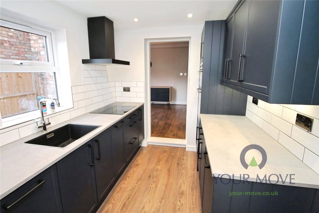 Property photo 3 of 16 Kitchen