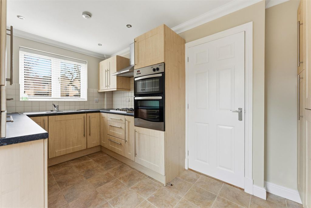 Property photo 3 of 24 Kitchen