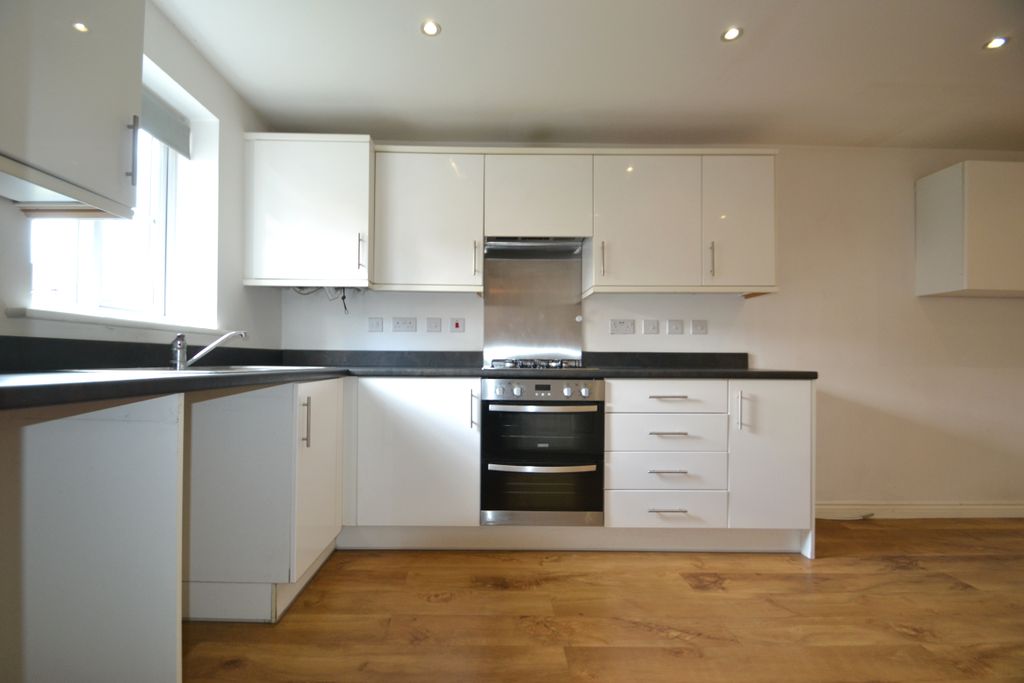 Property photo 3 of 15 Kitchen