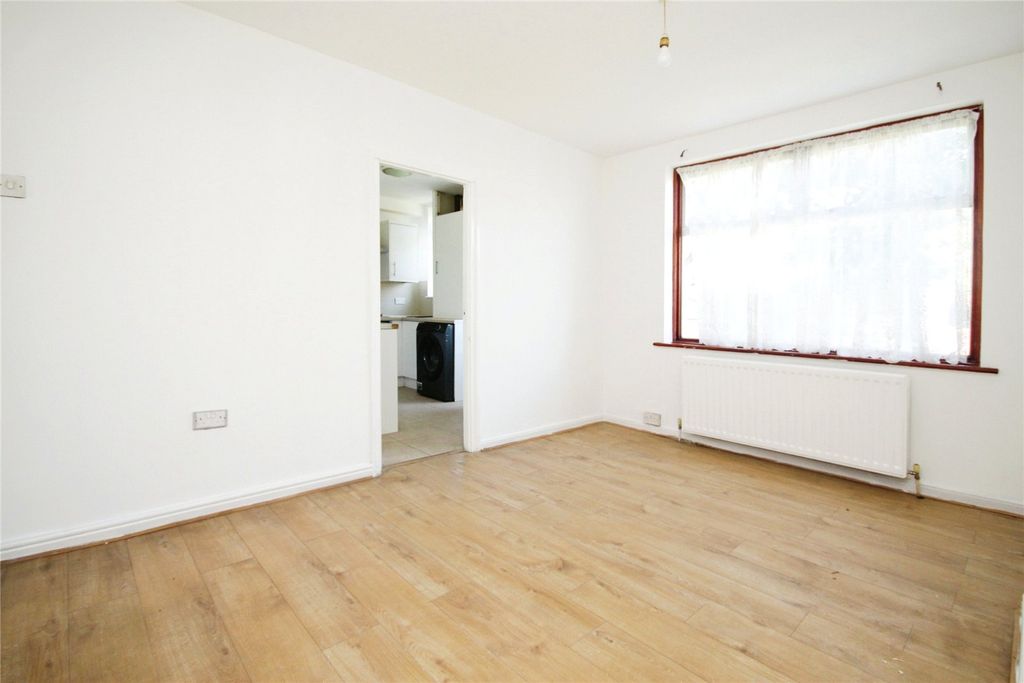 Property photo 3 of 9 Dining Room