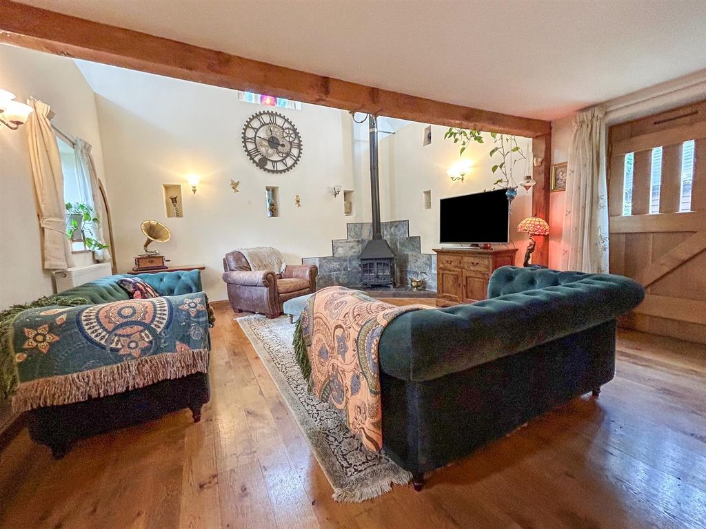 Property photo 2 of 38 Lounge