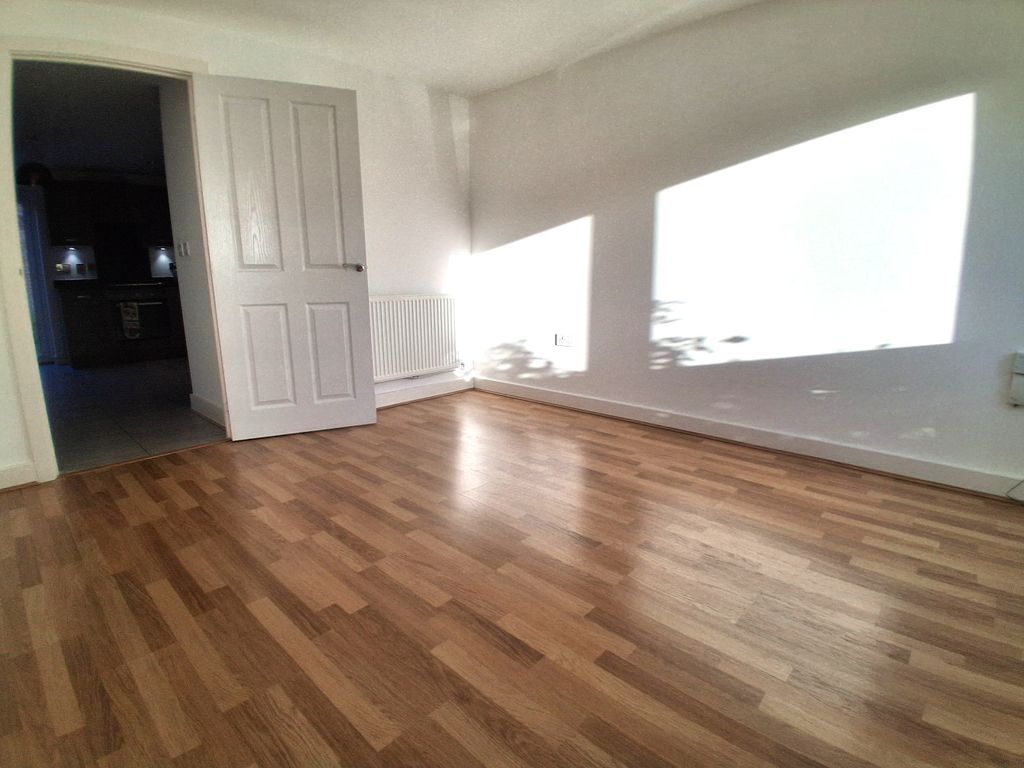 Property photo 3 of 11 Living Room