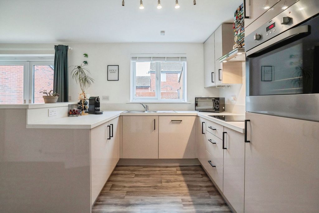 Property photo 3 of 34