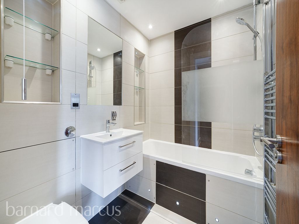 Property photo 3 of 8 Bathroom
