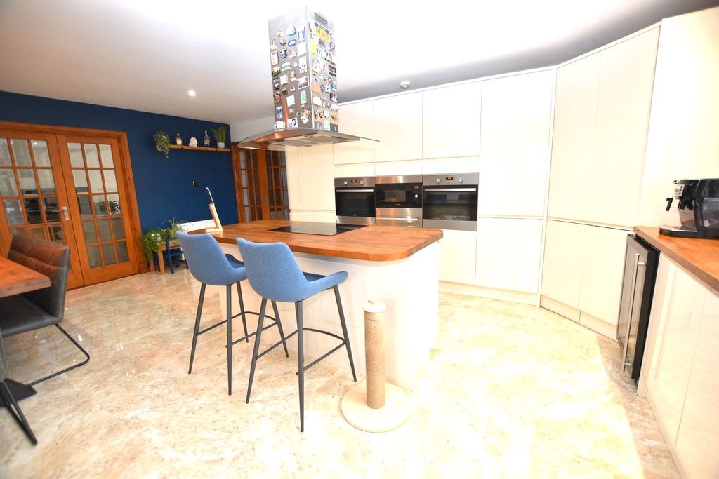 Property photo 2 of 40