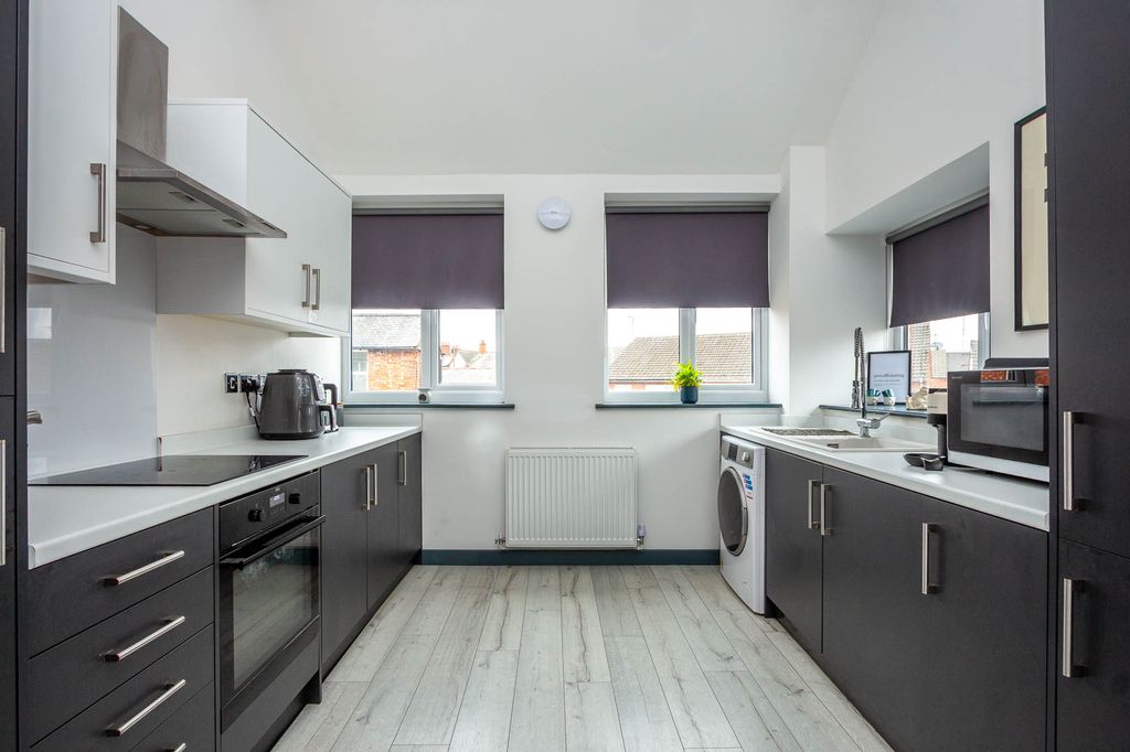 Property photo 3 of 11 Kitchen