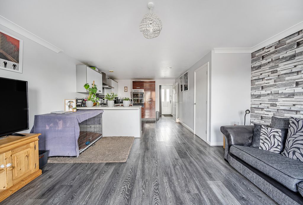 Property photo 1 of 15 1301207-7-6839c02...