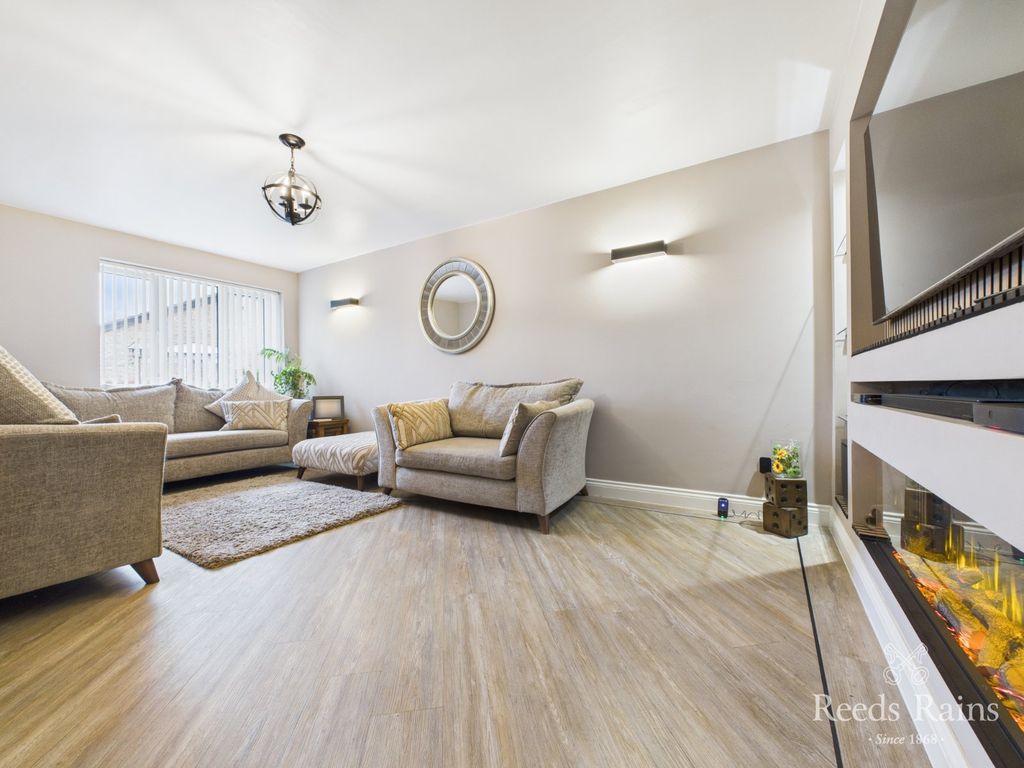 Property photo 3 of 31 Sitting Room