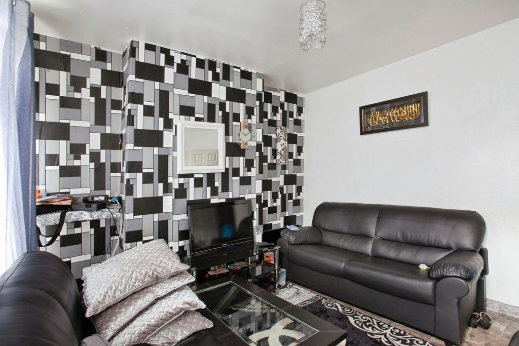 Property photo 2 of 17 Photo