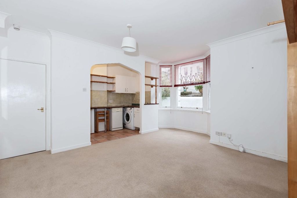 Property photo 3 of 14 Tisbury Road (2).Jpg