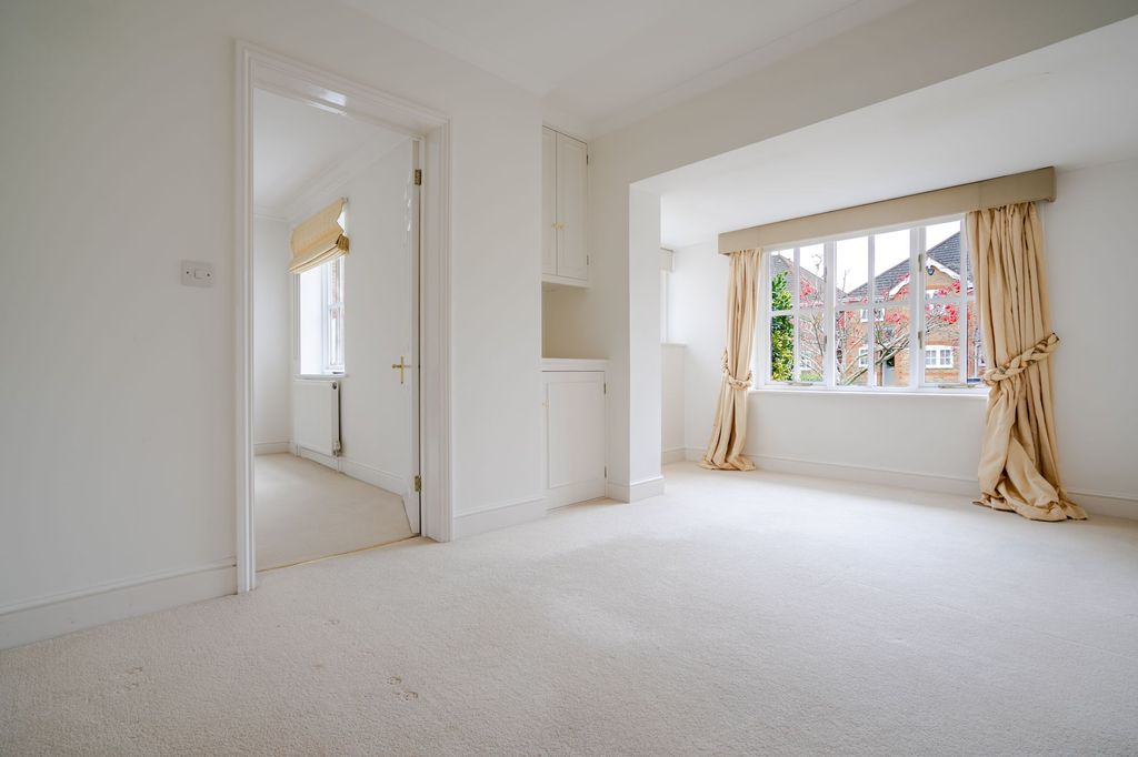 Additional image 7 of 3 bed semi-detached house to rentGuards Court, Sunningdale SL5