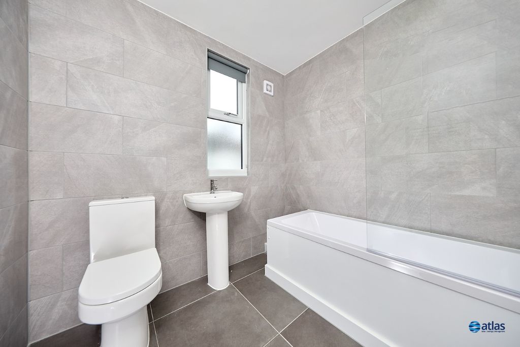 Property photo 3 of 13 Bathroom