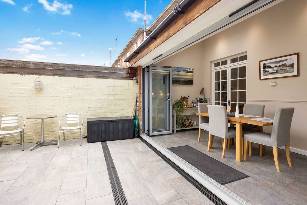 Property photo 3 of 23