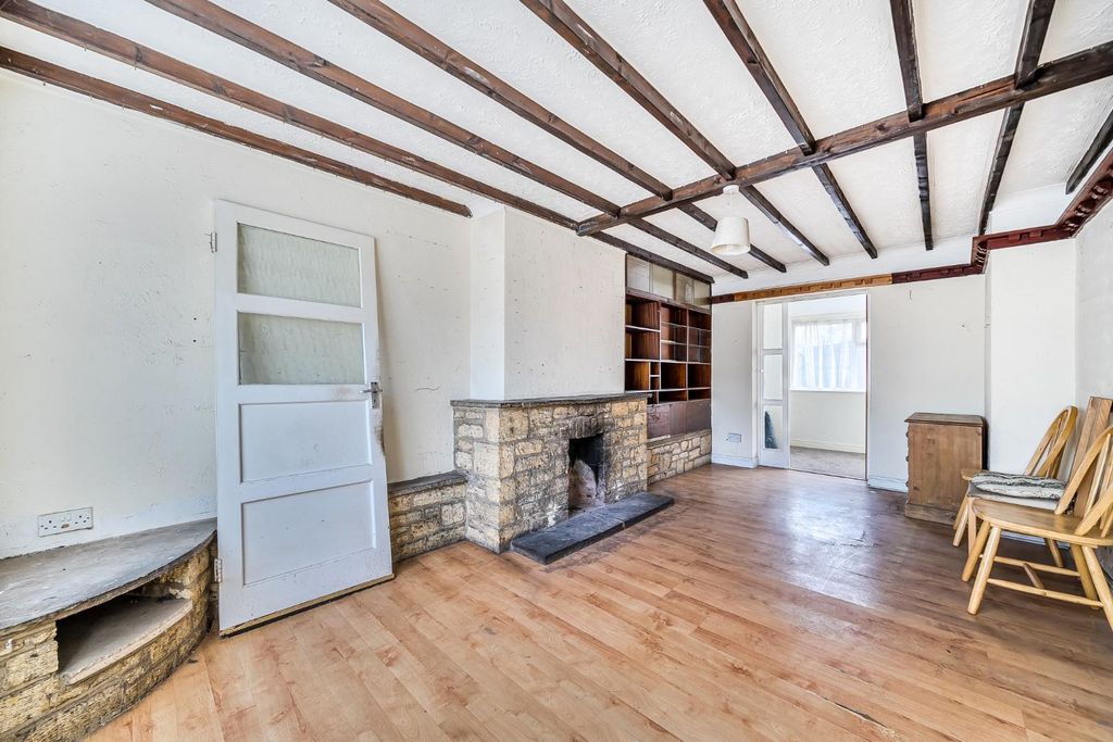 Property photo 3 of 15 Lounge.Jpg