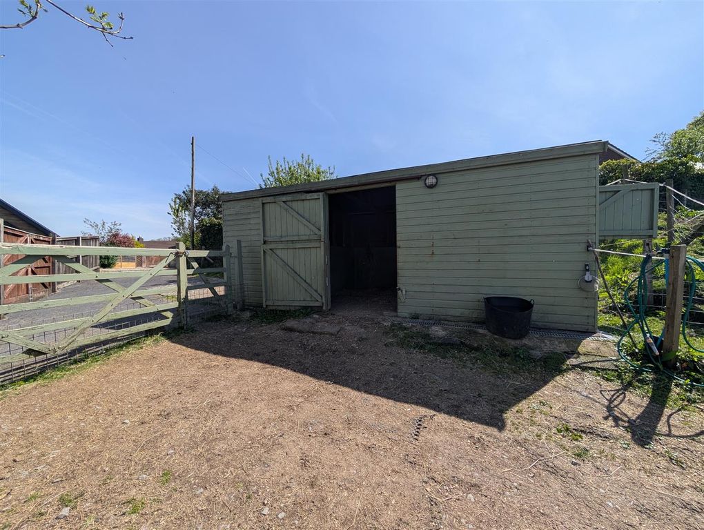 Property photo 3 of 38 1000105142.Jpg