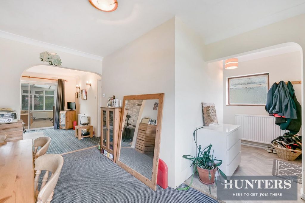 Property photo 2 of 12 Mill Farm Crescent, -1.Jpg