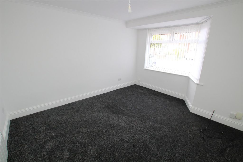 Property photo 2 of 6 Lynmouth Living.Jpg
