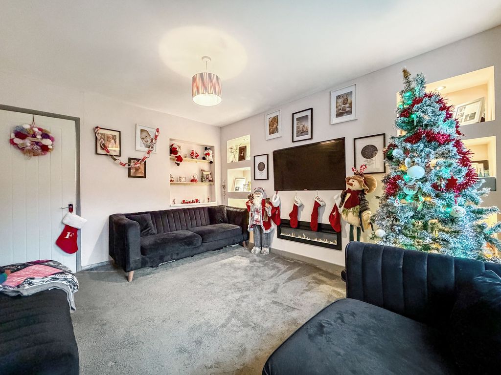 Property photo 3 of 27