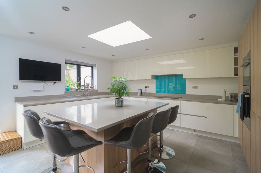 Property photo 3 of 30