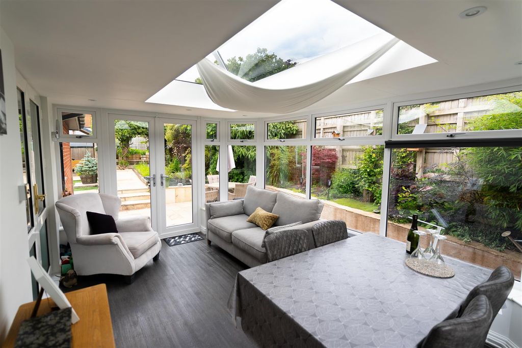Property photo 2 of 52 Orangery