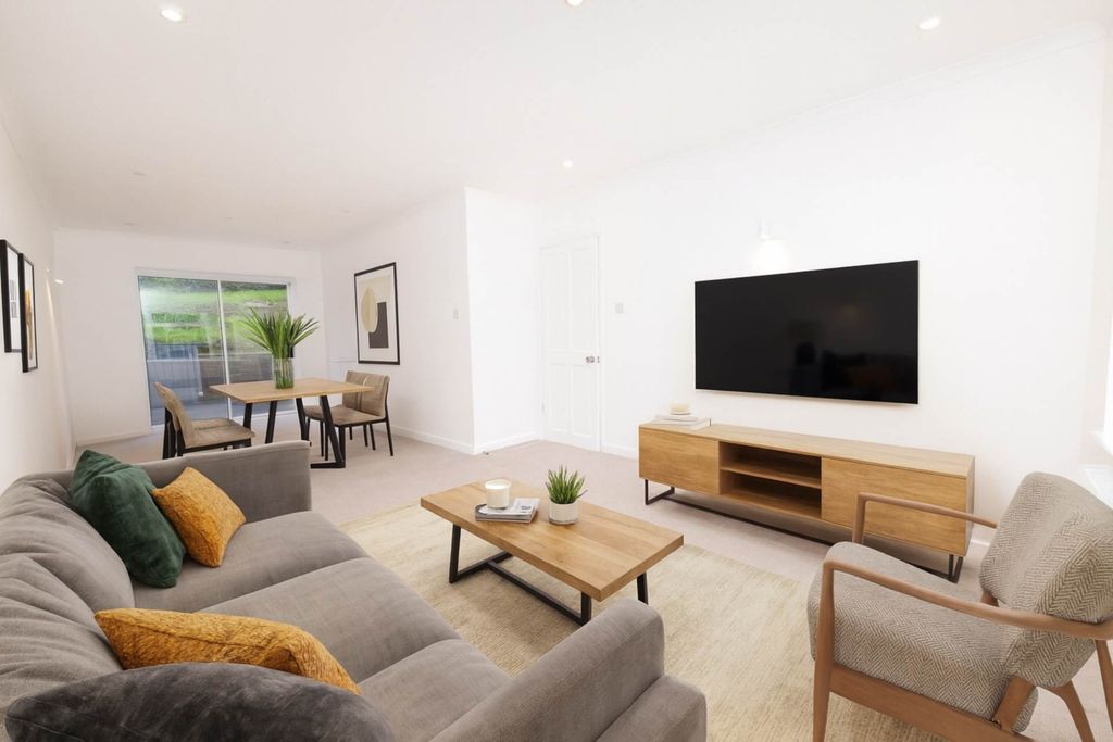 Property photo 2 of 8