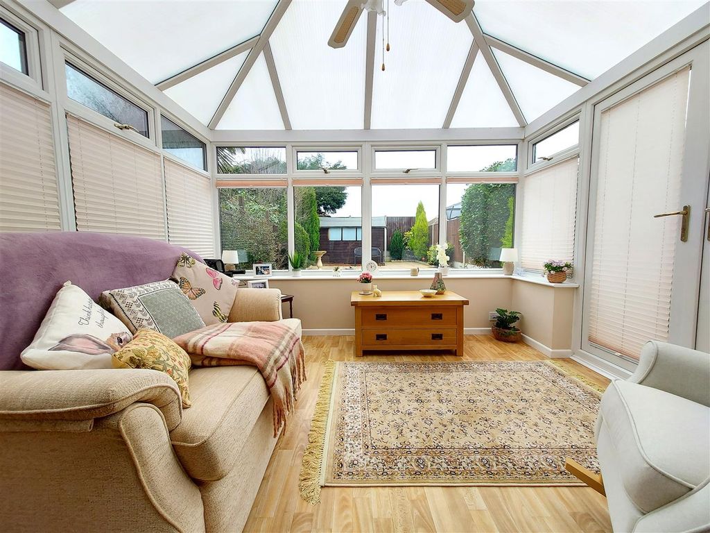 Property photo 2 of 16 Conservatory