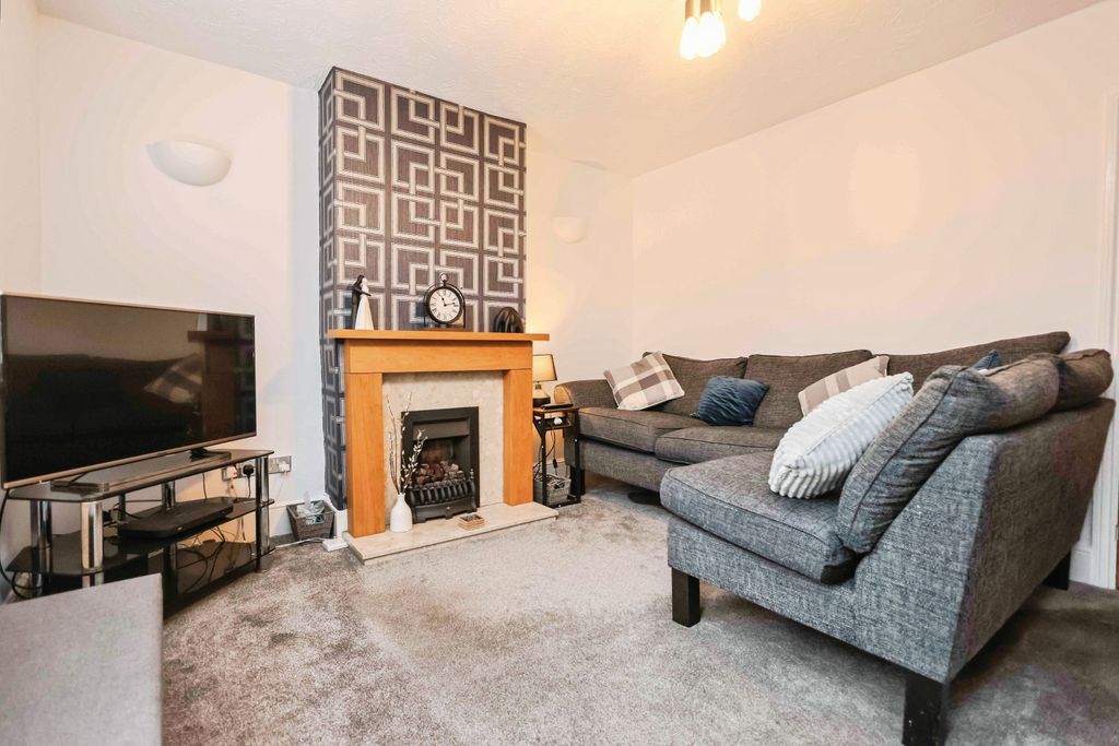 Property photo 2 of 20 Pershoreterracewr102Dr-47