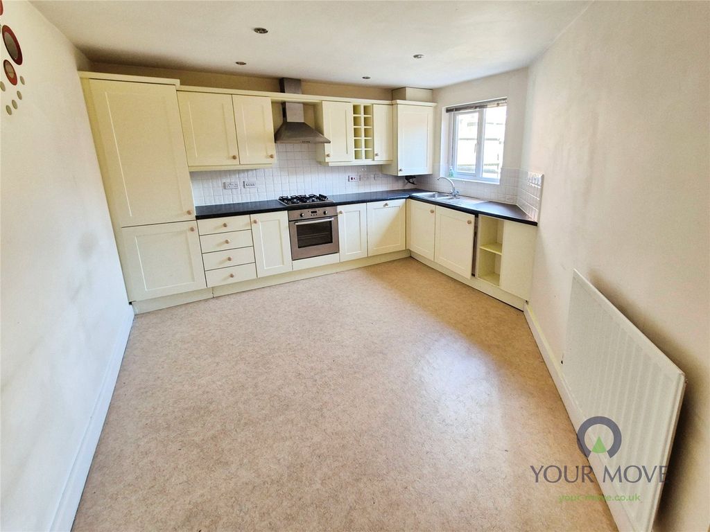 Property photo 3 of 10 Kitchen