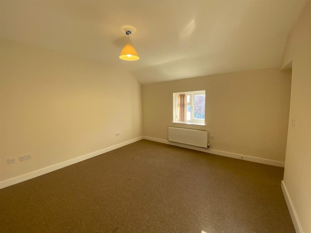 Property photo 3 of 9 Bedroom 2.Jpg