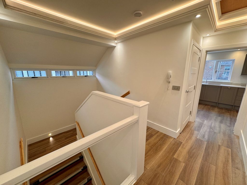 Property photo 2 of 18 Image