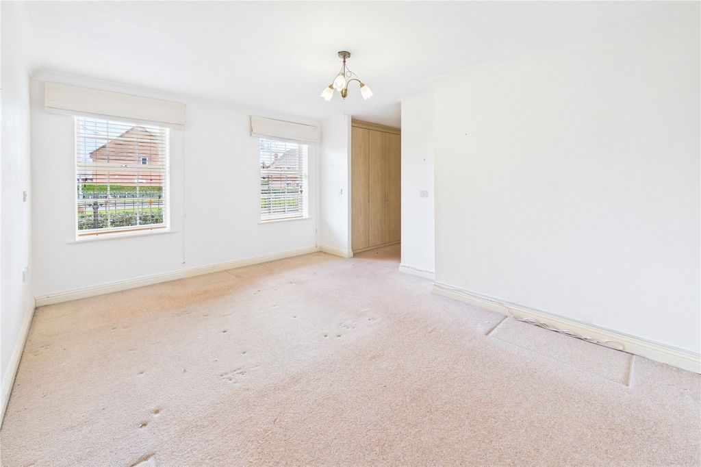 Additional image 8 of 2 bed flat for saleOld College Road, Newbury, Berkshire RG14