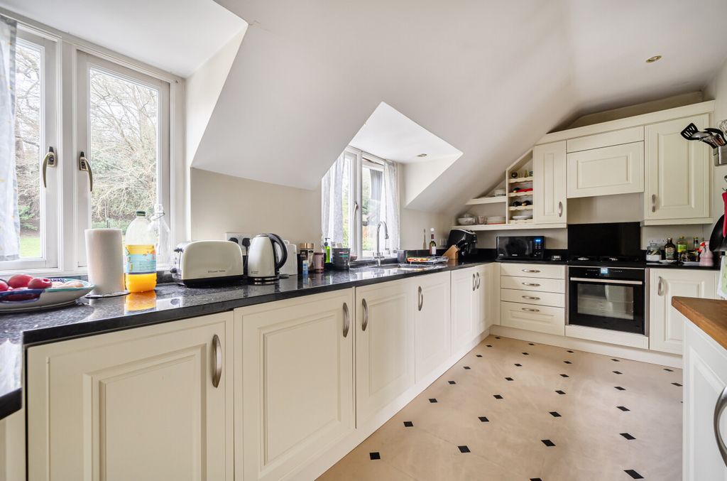 Property photo 3 of 22 1410438-10-698B55...