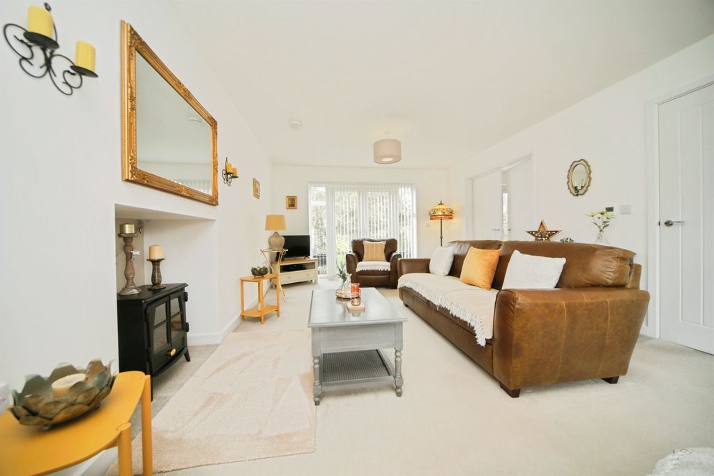 Property photo 3 of 22
