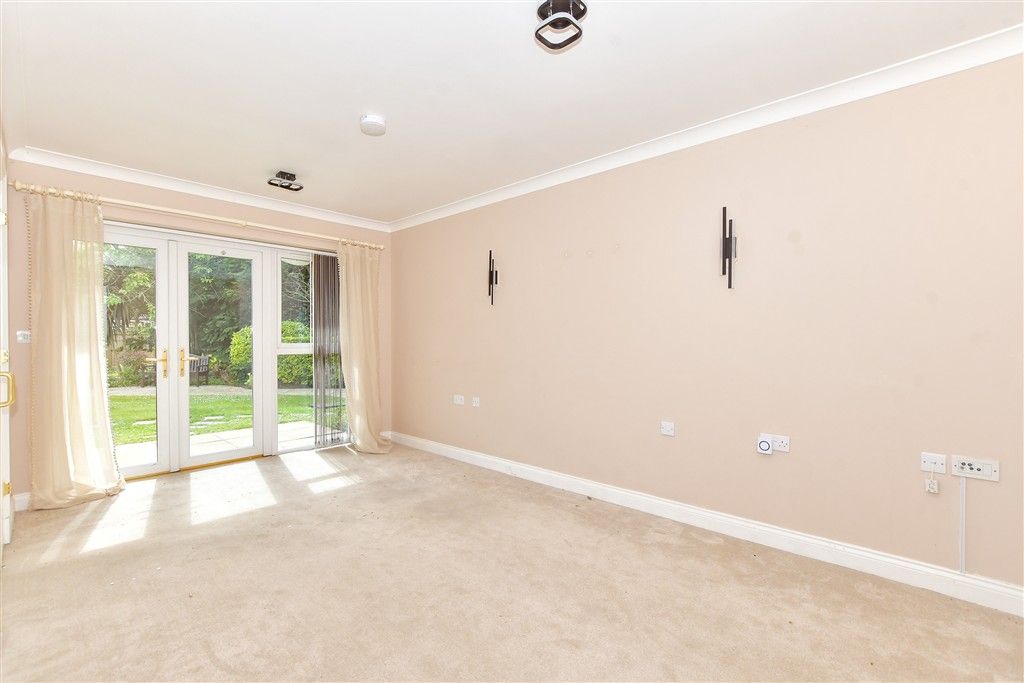 Property photo 3 of 4 Lounge/Diner