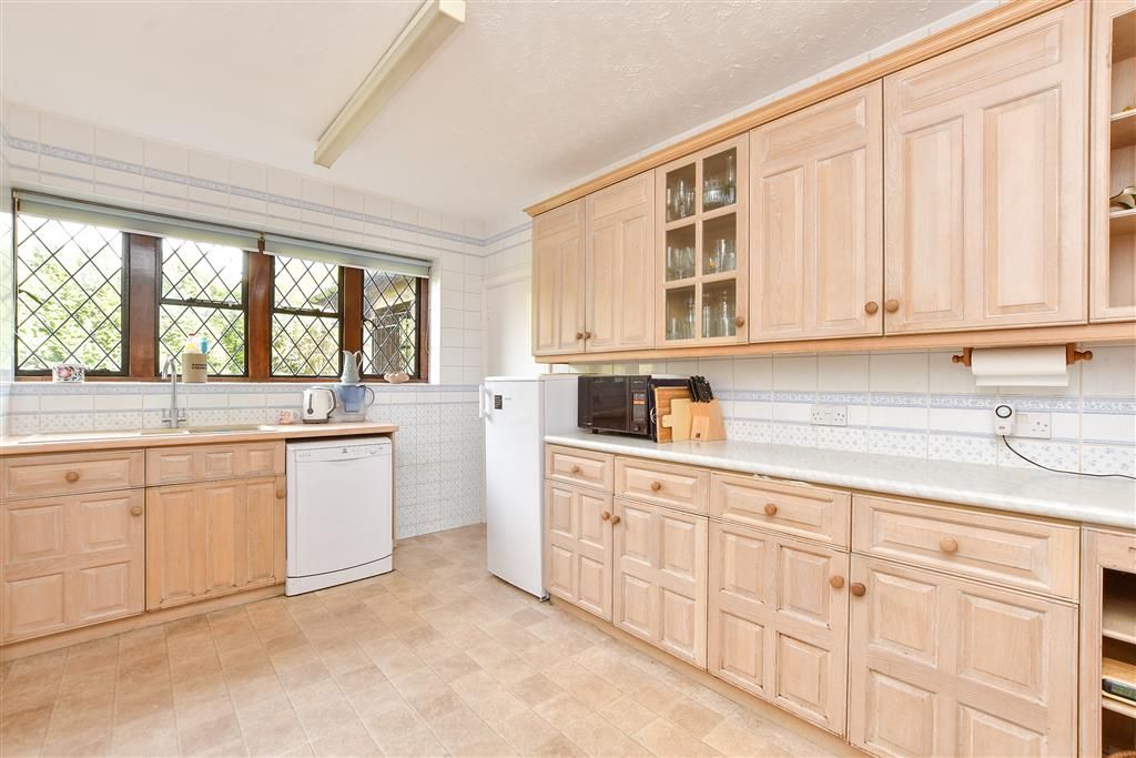 Property photo 3 of 18 Kitchen